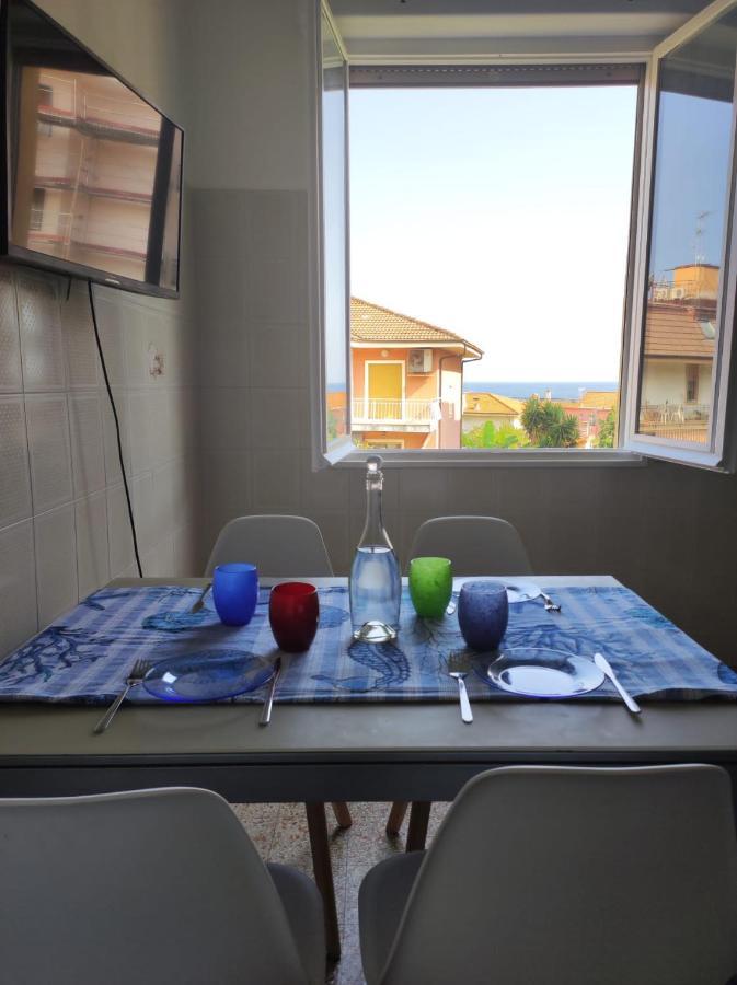 Appartamento Vicino Al Mare Con Parcheggio Riva Ligure Buitenkant foto